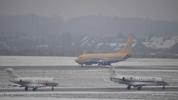 WEATHER ILLUSTRATIONS WINTER CONDITIONS AIRPORT