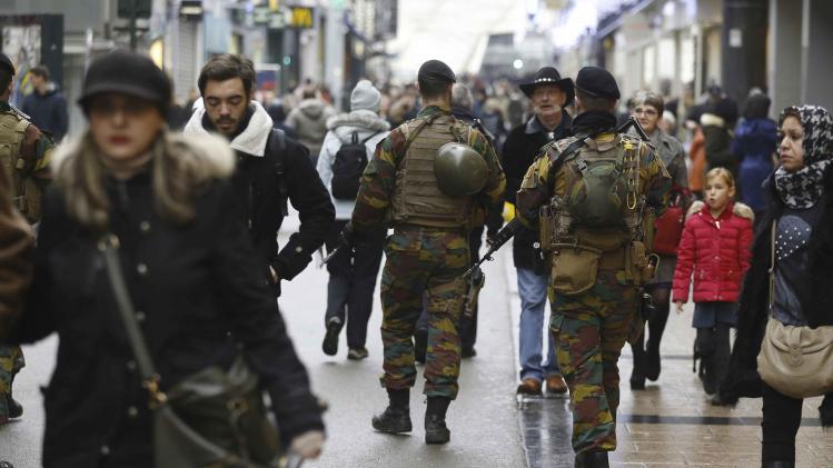BRUSSELS MILITARY ON THE STREET