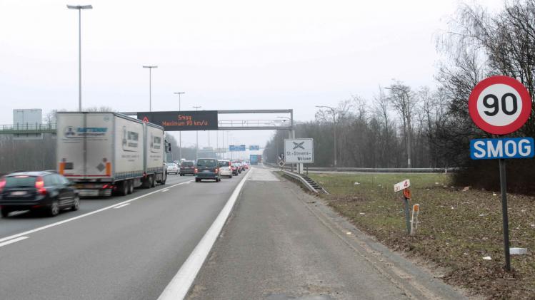 BELGIUM TRAFFIC ILLUSTRATION SMOG