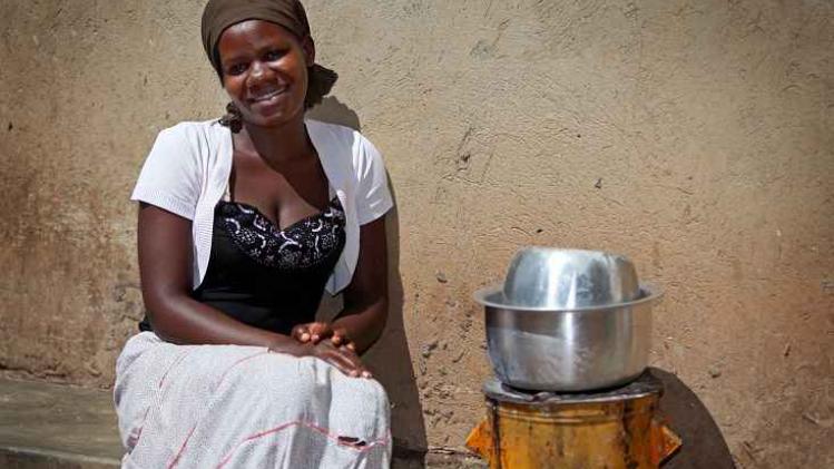 women_cookstove_Uganda_3