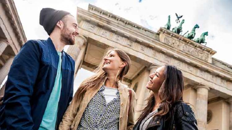 Together on travel in Berlin - Brandenburg Gate