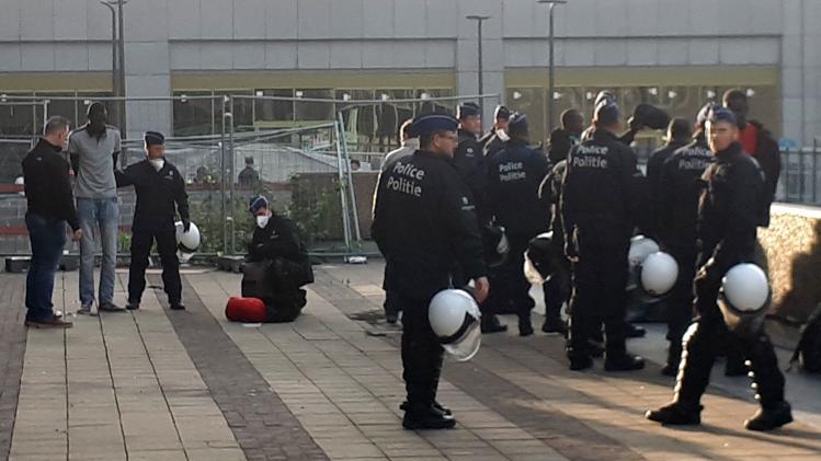 BRUSSELS NORTH STATION POLICE CONTROL REFUGEES