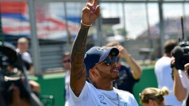 Le champion du monde de F1 Lewis Hamilton prolonge son contrat chez Mercedes jusqu'en 2020