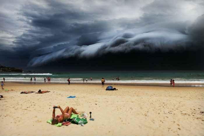 ®-Rohan-Kelly-Storm-Front-on-Bondi-Beach.jpg
