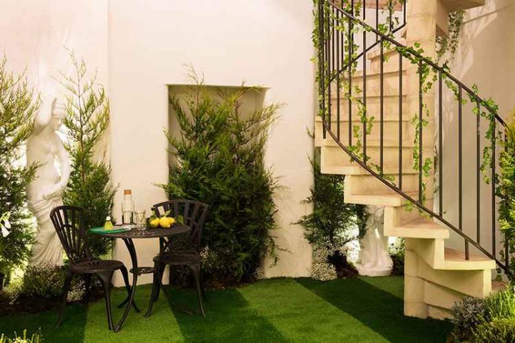 airbnb-pantone-outside-in-house-greenery-london-designboom-010.jpg