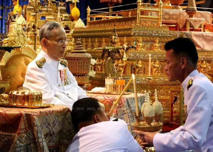Bhumibol-Adulyadej.jpg