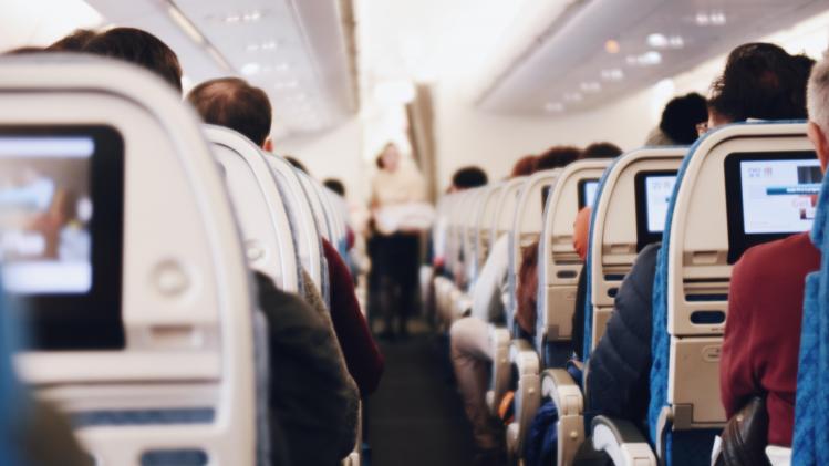 Une hôtesse de l’air dévoile les coulisses des toilettes dans les avions