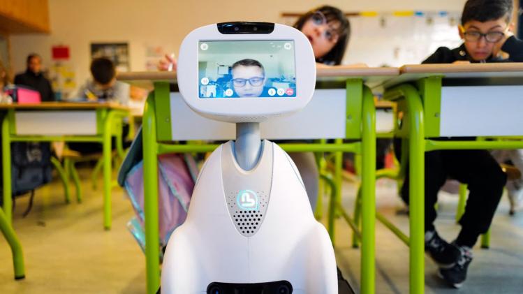 Le-robot-Buddy-permet-aux-enfants-de-suivre-leur-scolarite-a-distance-1590307