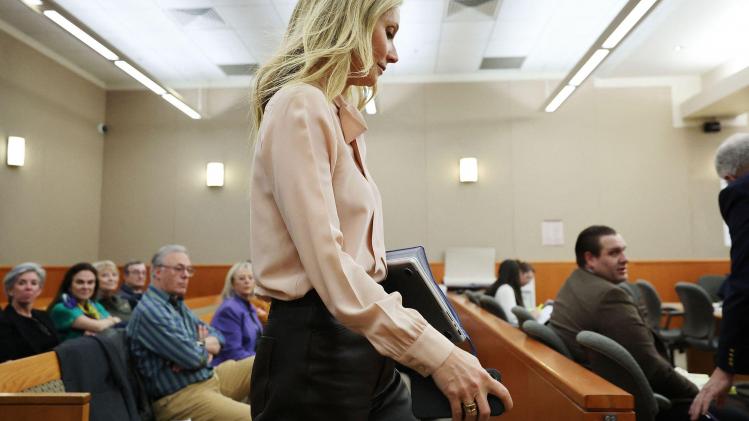Gwyneth_Paltrow_enters_the_courtroom_after_lunch_during_the_lawsuit_trial_of