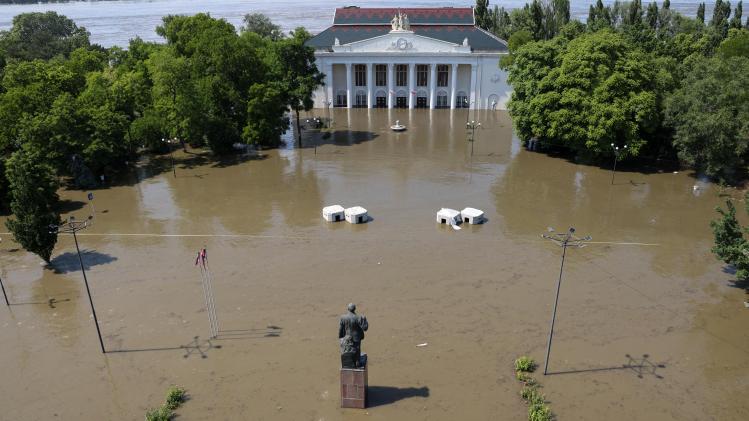 Des milliers de civils évacués après la destruction d’un barrage en Ukraine