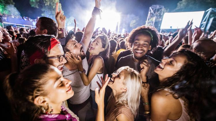 GENERIC_Concert_Festival_groupe_amis_friends_party_fete_joy_joie_37e2b1648b