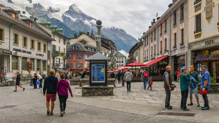 GENERIC_Chamonix_Alpes_Place_Balmat_Centre_Montagne_ville_tourisme_toursites_9f1
