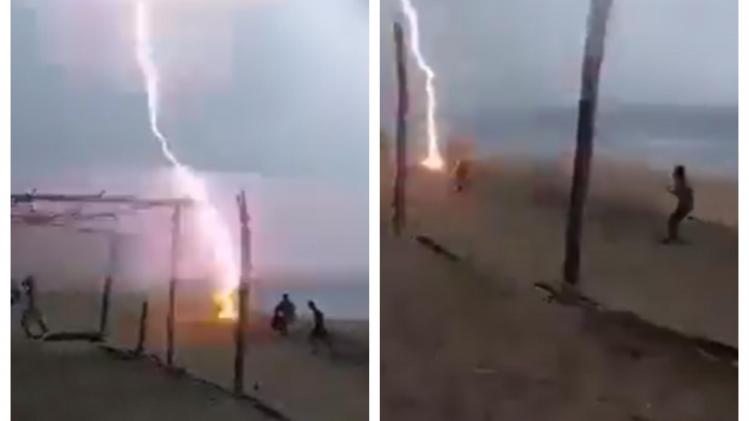 Scène effroyable au Mexique: deux personnes frappées par la foudre sur une plage (vidéo)