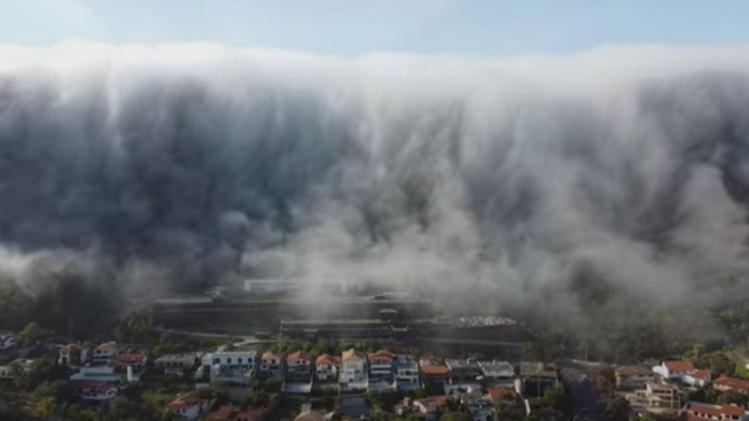 Un énorme nuage en forme de vague engloutit une ville brésilienne (vidéo)