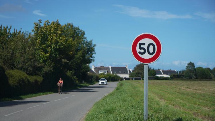 Ce panneau de signalisation permet de rouler à 50km/h lors des travaux… dans une zone limitée à 30