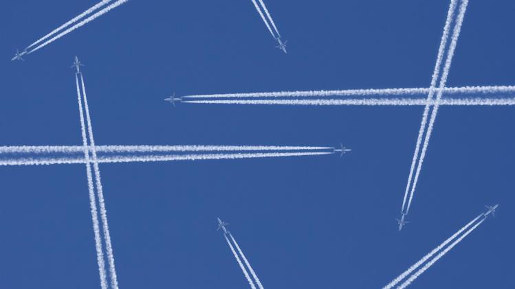 Chemtrail, condensation, nuage ou pollution : que se cache-t-il derrière les traînées les avions?
