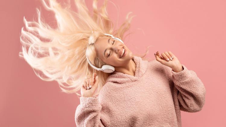 GENERIC_Musique_music_streaming_casque_headphone_femme_woman_young_jeune_aade169