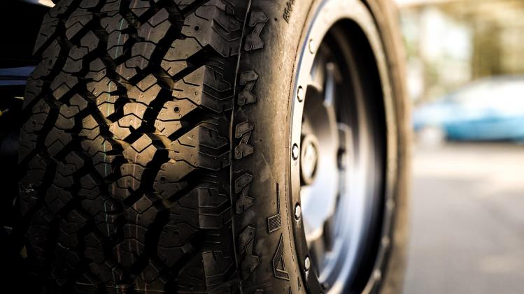 Voici pourquoi il est plus dangereux de rouler avec des pneus neufs que des pneus usés