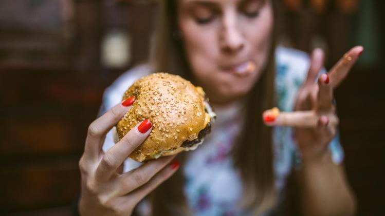 Manger gras rend heureux, surtout chez les jeunes