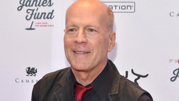 Bruce Willis affaibli dans un nouveau cliché touchant avec sa famille (photos)
