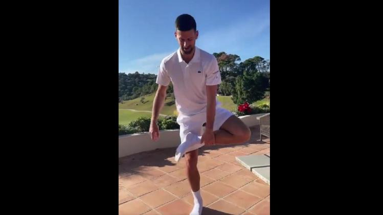 «Pour les courageux»: Novak Djokovic lance un impressionnant défi de souplesse à ses fans (vidéos)