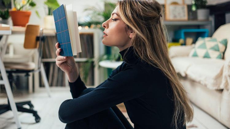 GENERIC_Poesie_Poetry_Lecture_read_femme_woman_33d49a8529 (1)