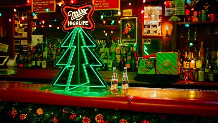 sapin-noel-bieres-miller-high-life-1