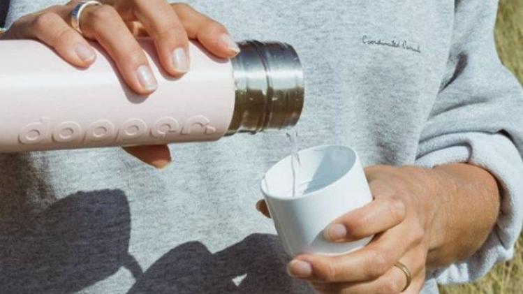 Dankzij nieuwe Dopper kan je nu milieuvriendelijk koffie meenemen