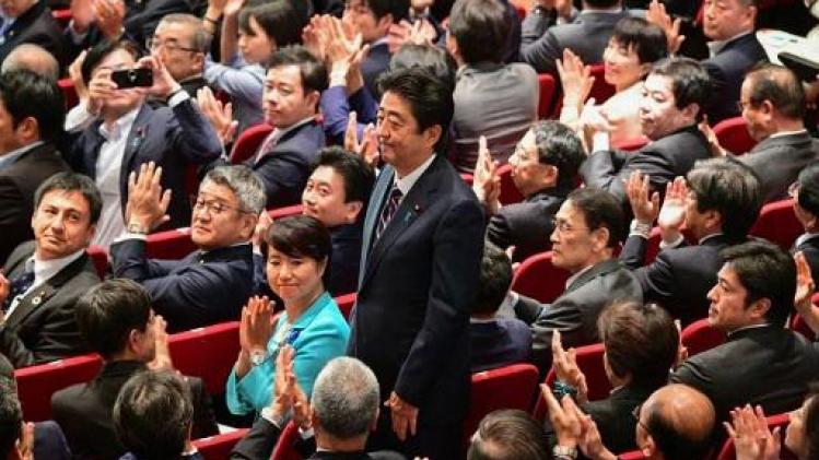 Japanse premier herverkozen als partijleider