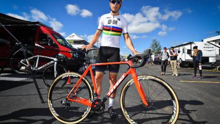 Wout van Aert is na "hectische week" klaar om te crossen