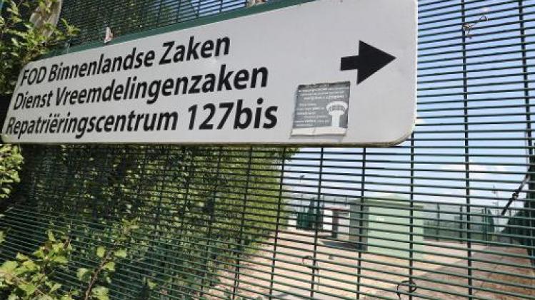 VN-Kinderrechtencommissie beveelt vrijlating Servisch gezin in centrum 127bis