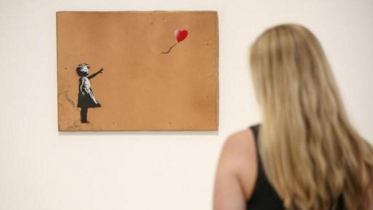 Banksy-kunstwerk vernietigt zichzelf tijdens veiling na bod van miljoen euro