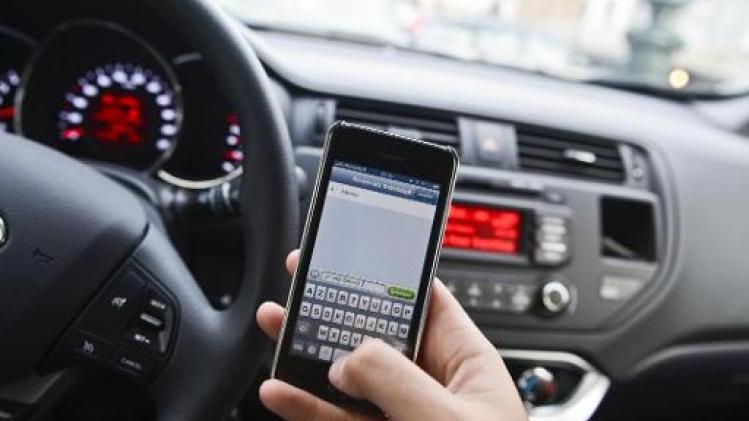 Verkeerscampagne moet autobestuurders helpen om aan verleiding van smartphone te weerstaan