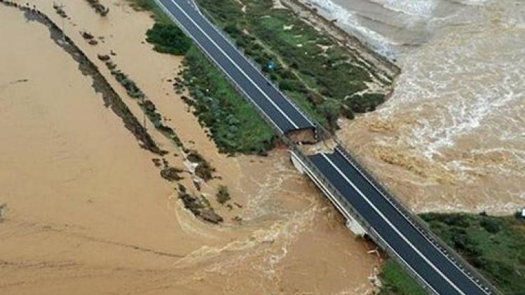 Reddingswerkers zoeken naar vermiste door overstromingen in Sardinië