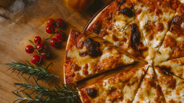 Man spendeert pensioen van overleden vrouw aan pizza