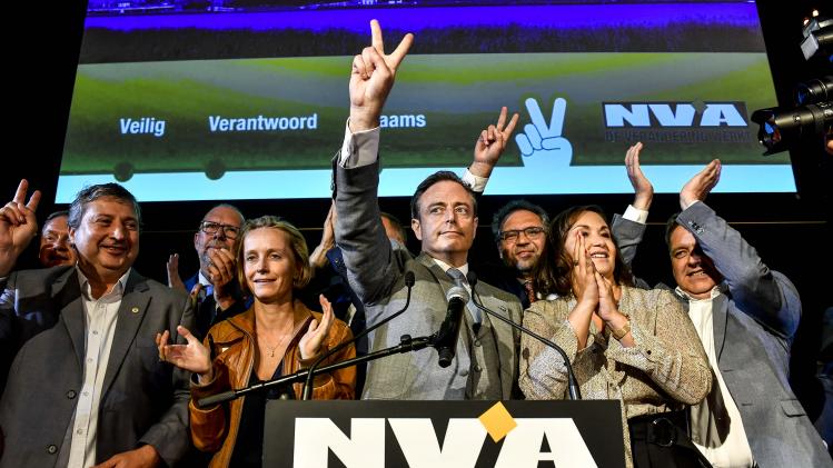 De Wever houdt stand in Antwerpen, Open VLD schudt Gent door elkaar
