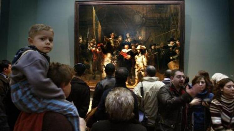 Nachtwacht van Rembrandt wordt voor oog van publiek gerestaureerd
