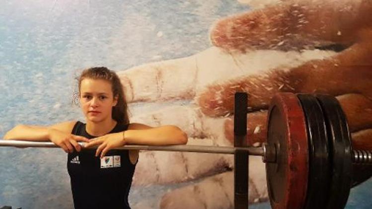 WK gewichtheffen - Nina Sterckx verbetert Belgisch record van Ingeborg Marx