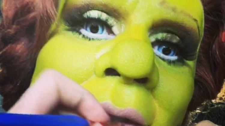 VIDEO. Heidi Klum onherkenbaar als Fiona van Shrek