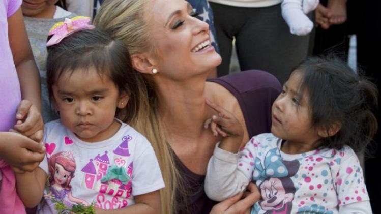 Dit gaf Paris Hilton aan de slachtoffers van de aardbeving in Mexico