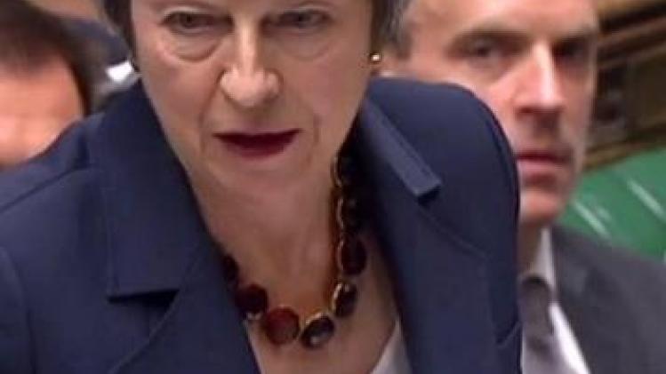Theresa May doorstaat vragenuurtje in parlement