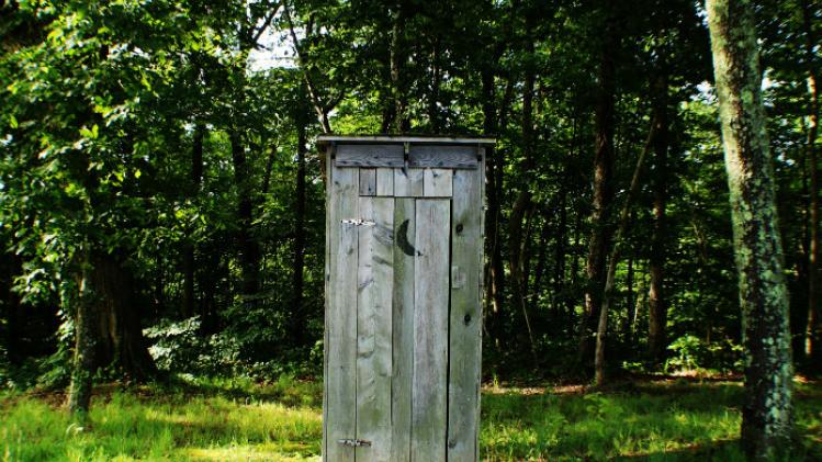 Toilet in het bos