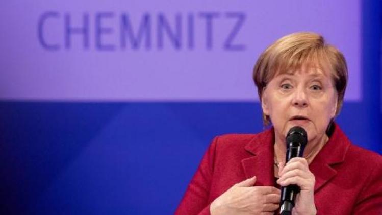 Merkel roept Duitsers op zich te distantiëren van extreemrechts