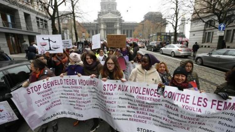 Minstens 1.500 mensen klagen in Brussel geweld tegen vrouwen aan