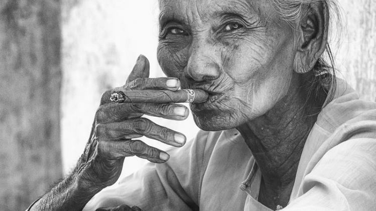 Marguerite_Leurquin-Mayer - Birmane au cigare