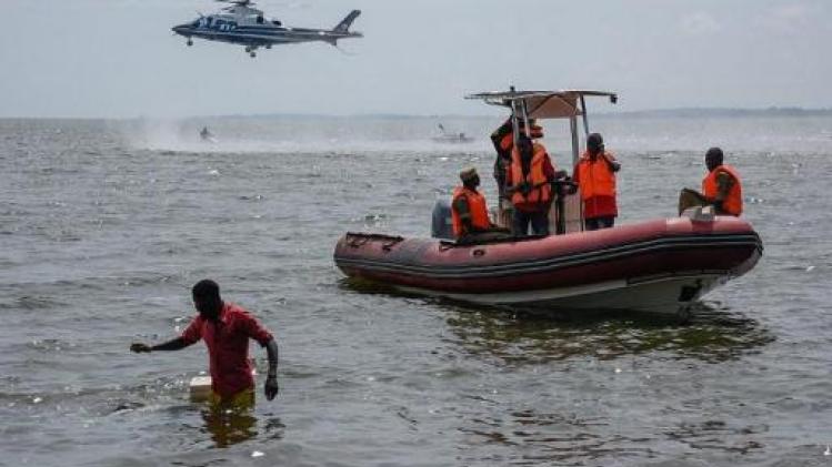 Oeganda geeft hoop op overlevenden op na bootongeval Victoriameer