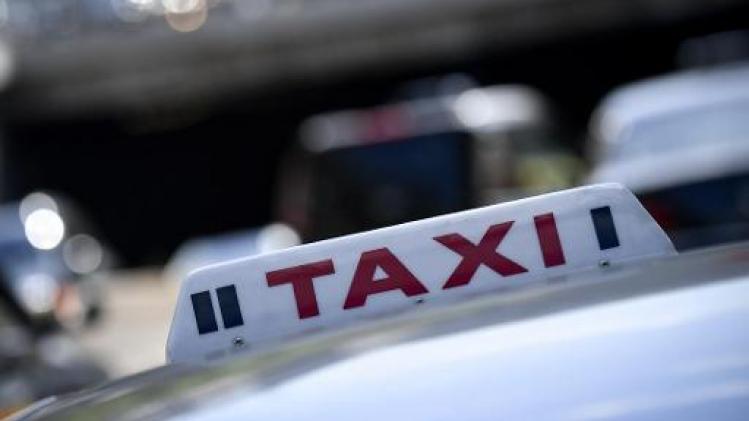 Meer en goedkopere taxi's in Vlaanderen tegen 2020
