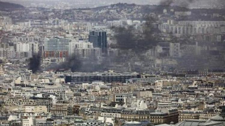'Gele hesjes' proberen brand te stichten in winkelcomplex op Champs-Elysées
