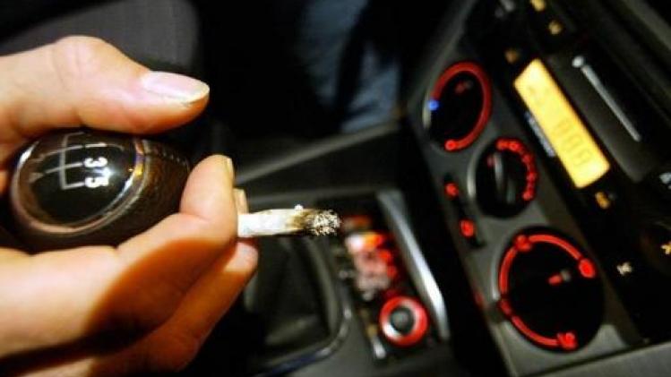 Vlaams Parlement verbiedt roken in auto in bijzijn van kinderen