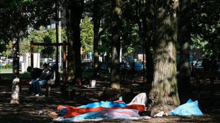 Linkse tegenbetoging roept op migranten niet als het probleem te zien